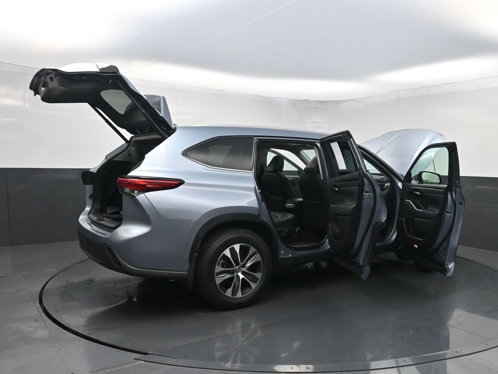 Used 2023 Toyota Highlander XLE image 39