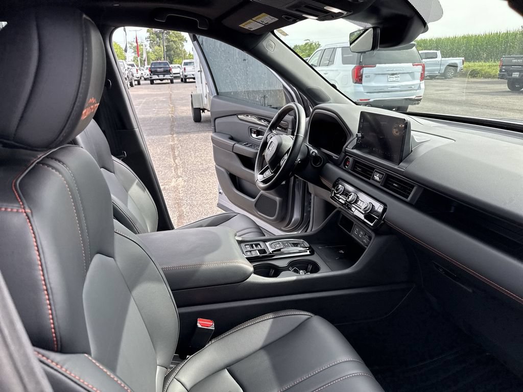 Used 2025 Honda Pilot TrailSport image 35