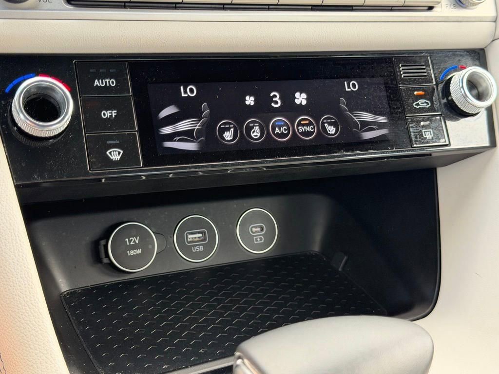 Used 2025 Genesis G70 2.5T image 23