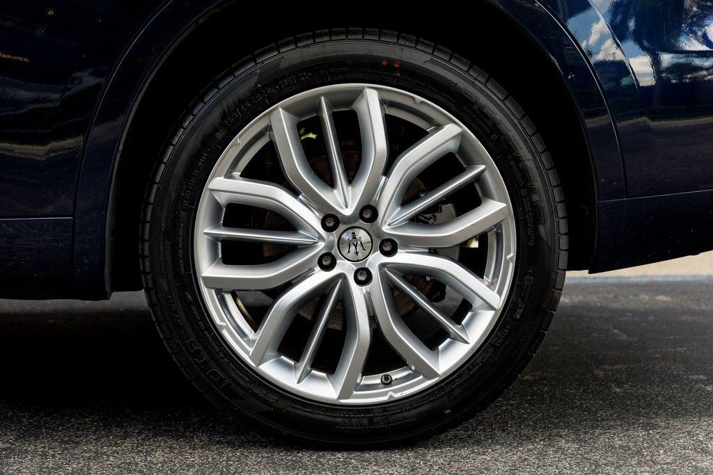 Certified 2022 Maserati Levante GT image 12