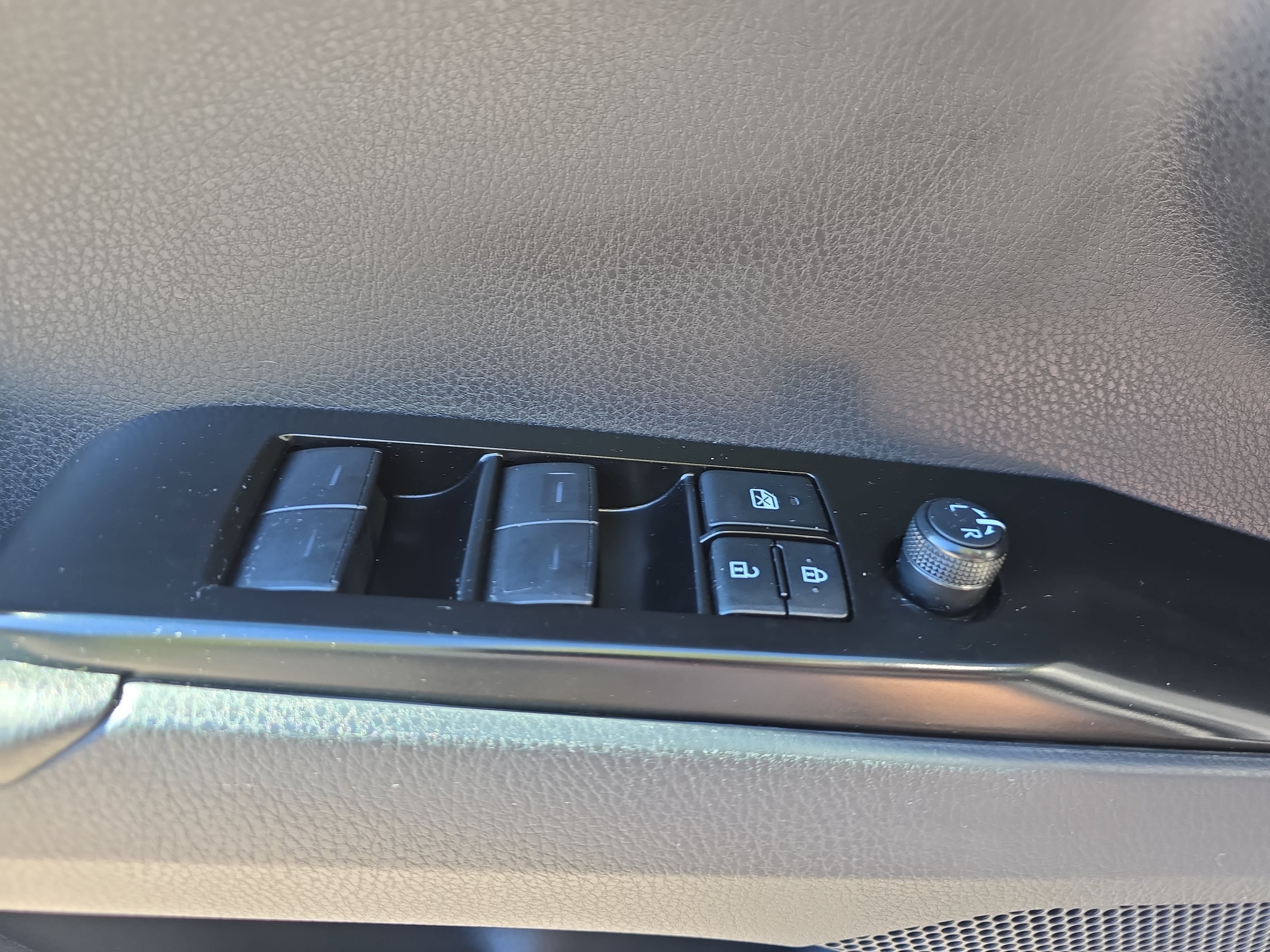 Used 2026 Toyota Camry SE FWD image 27