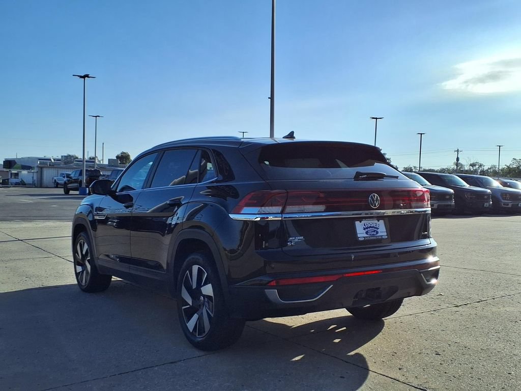 Used 2025 Volkswagen Atlas Cross Sport SE AWD/4WD image 2