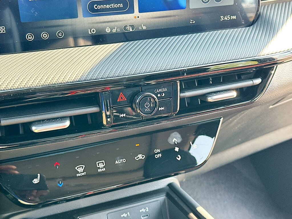 New 2026 Nissan Kicks SR w/ SR Premium Package image 10