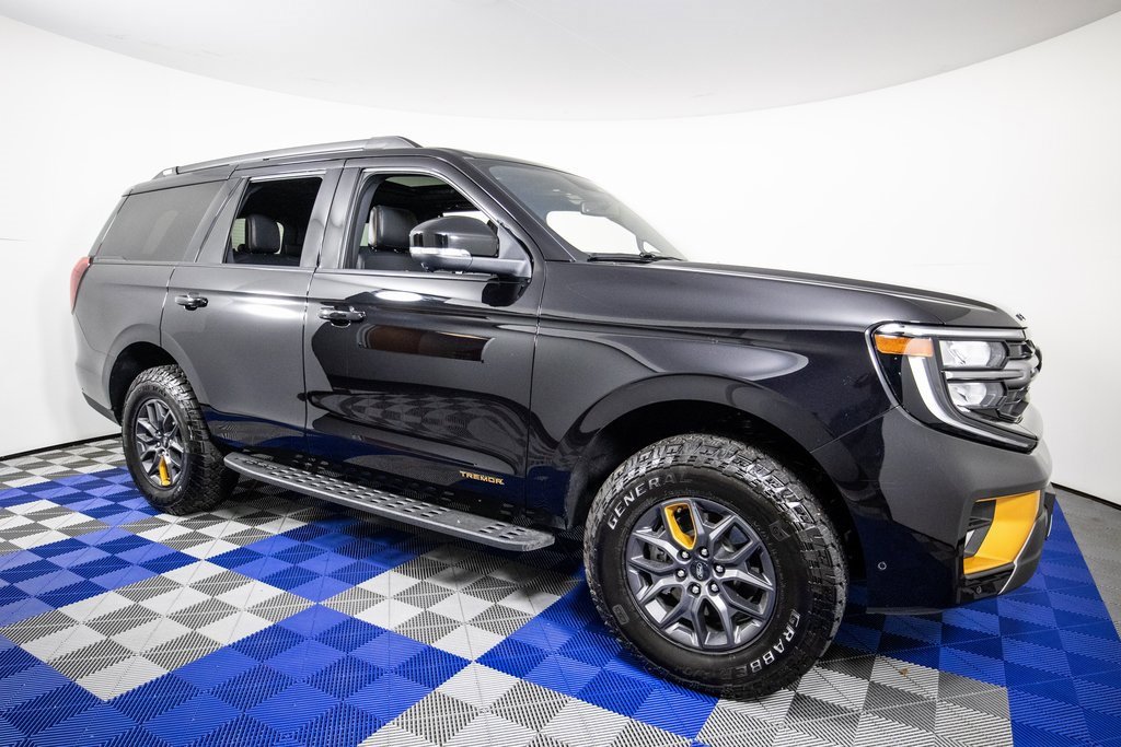 Used 2025 Ford Expedition Tremor image 3