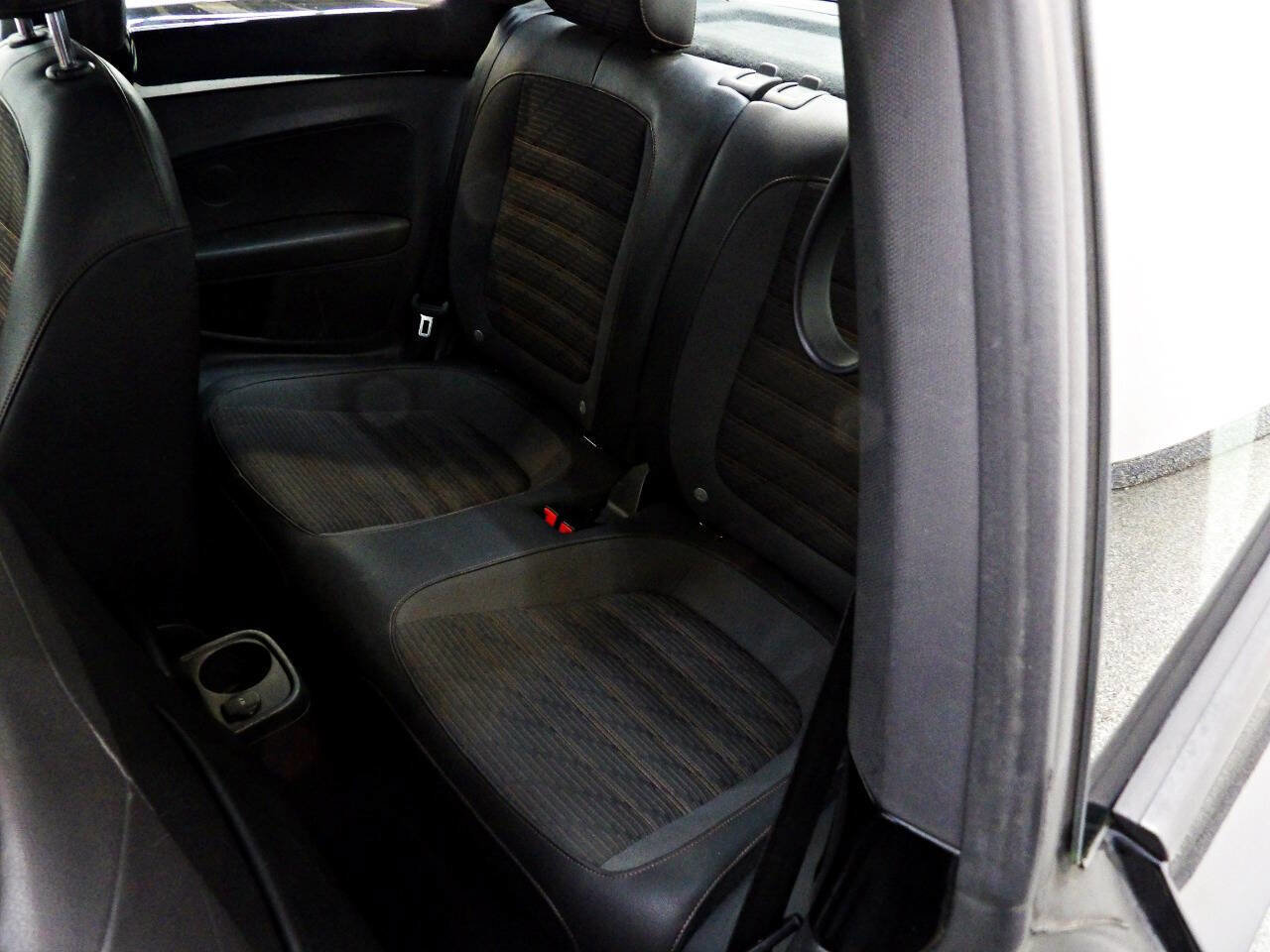 Used 2013 Volkswagen Beetle Turbo FWD image 9