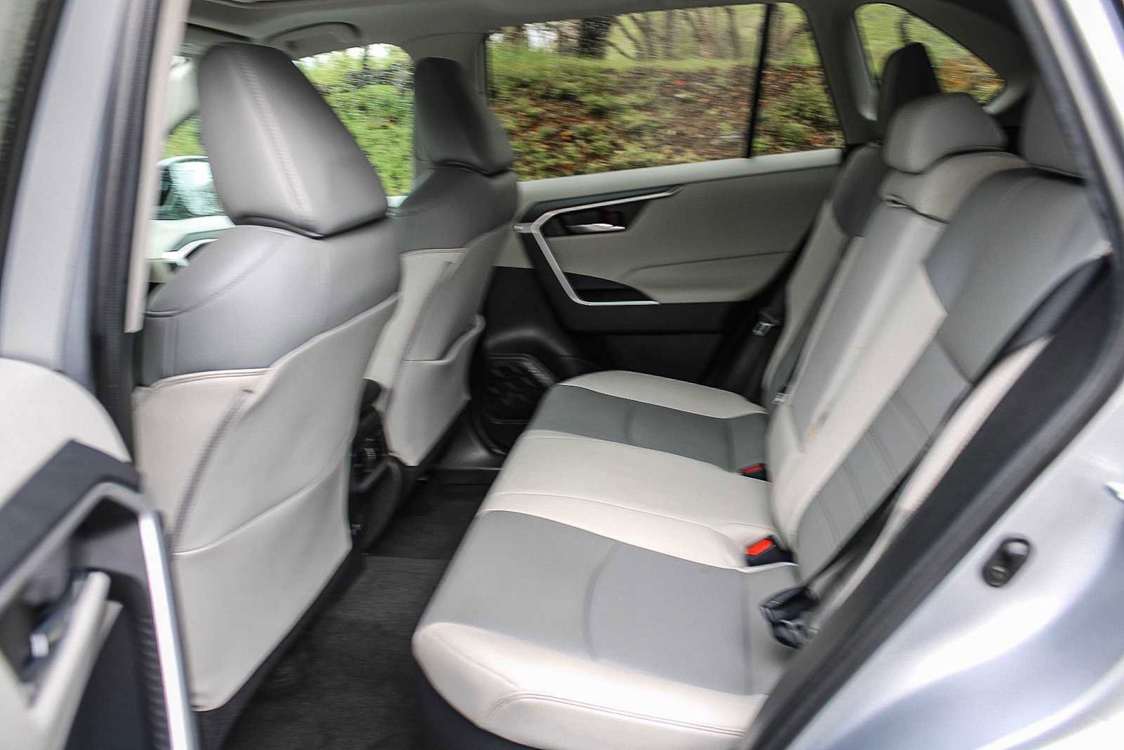 Used 2021 Toyota RAV4 XLE Premium w/ Carpet Mat Package (TMS) image 18