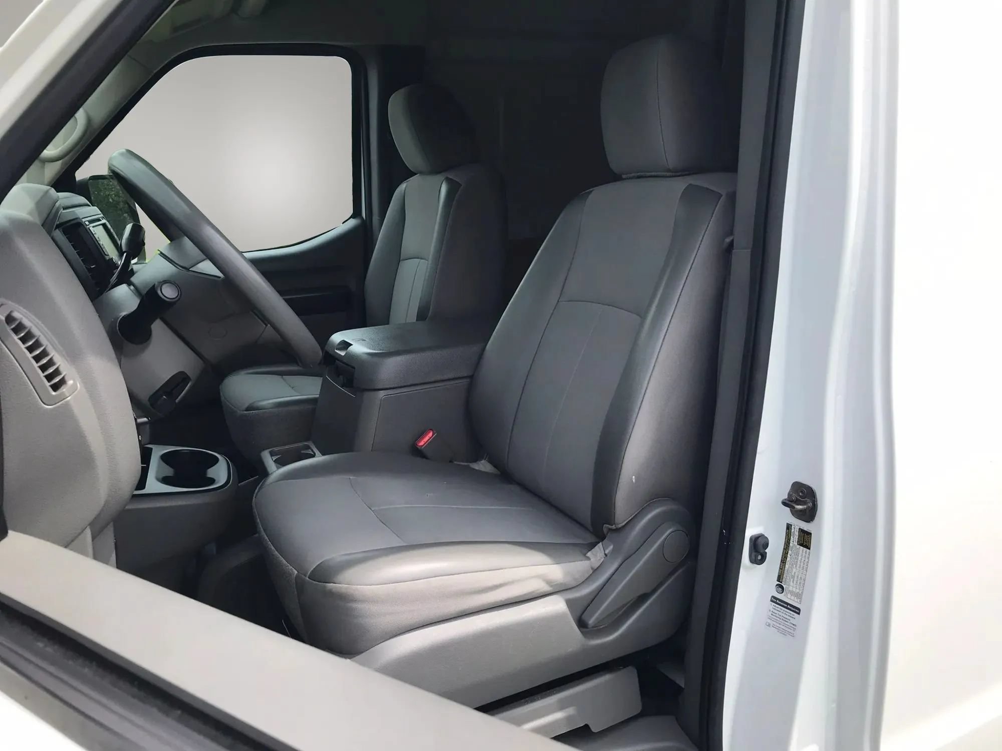Used 2018 Nissan NV 2500 SV w/ Navigation Package RWD image 2