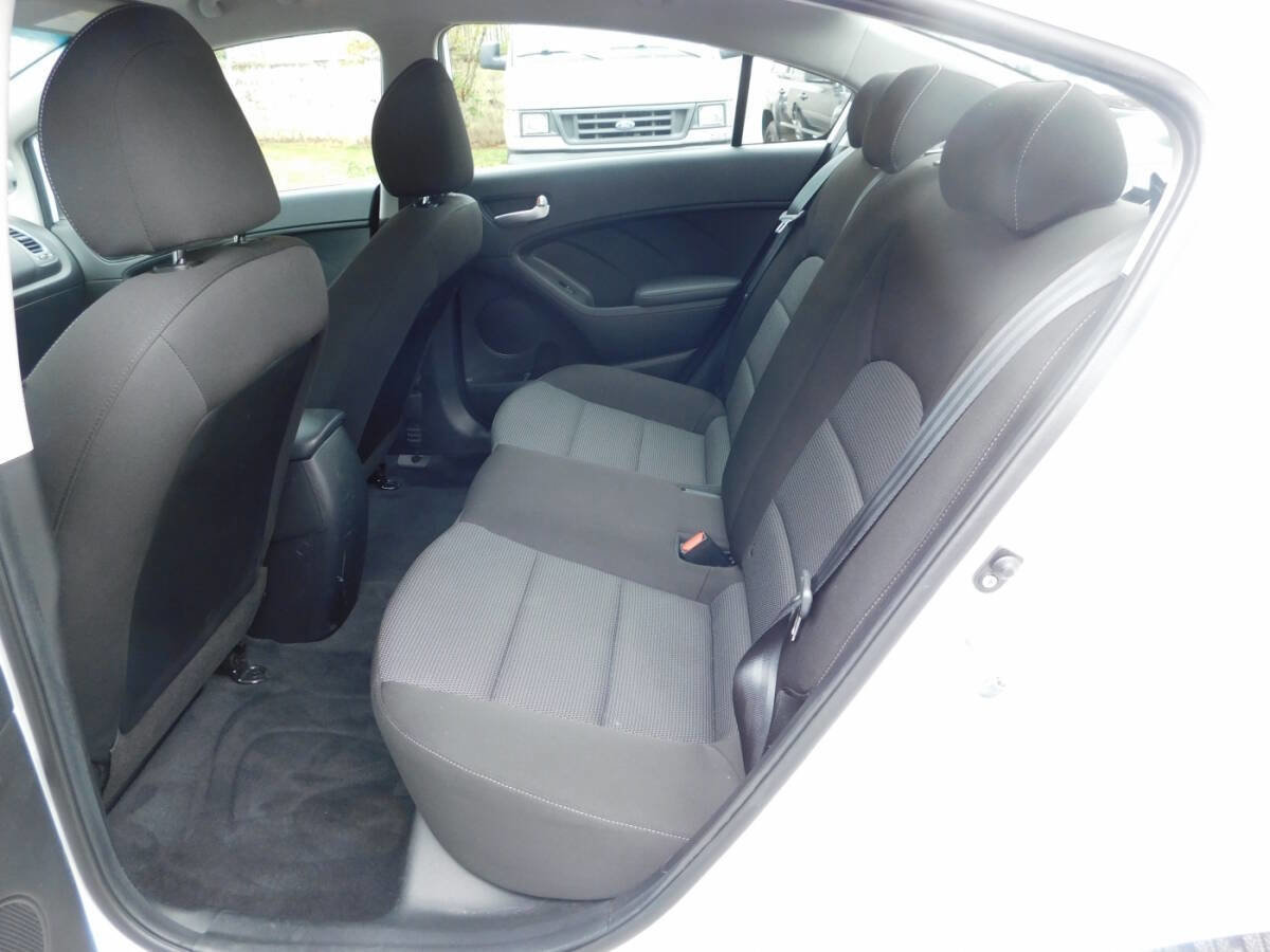 Used 2017 Kia Forte LX image 5