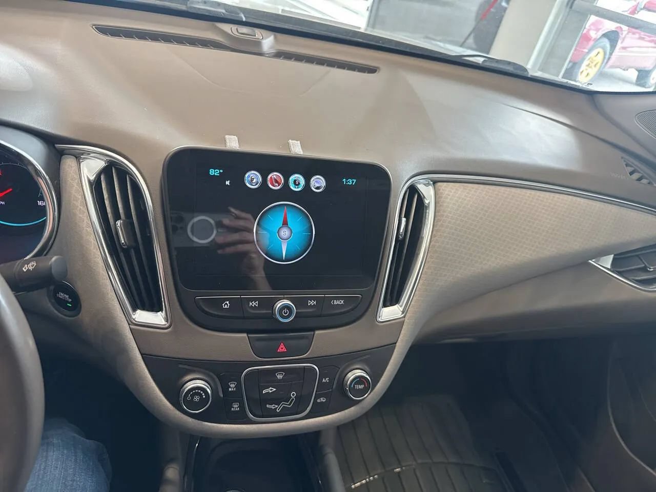 Used 2018 Chevrolet Malibu LT FWD image 35