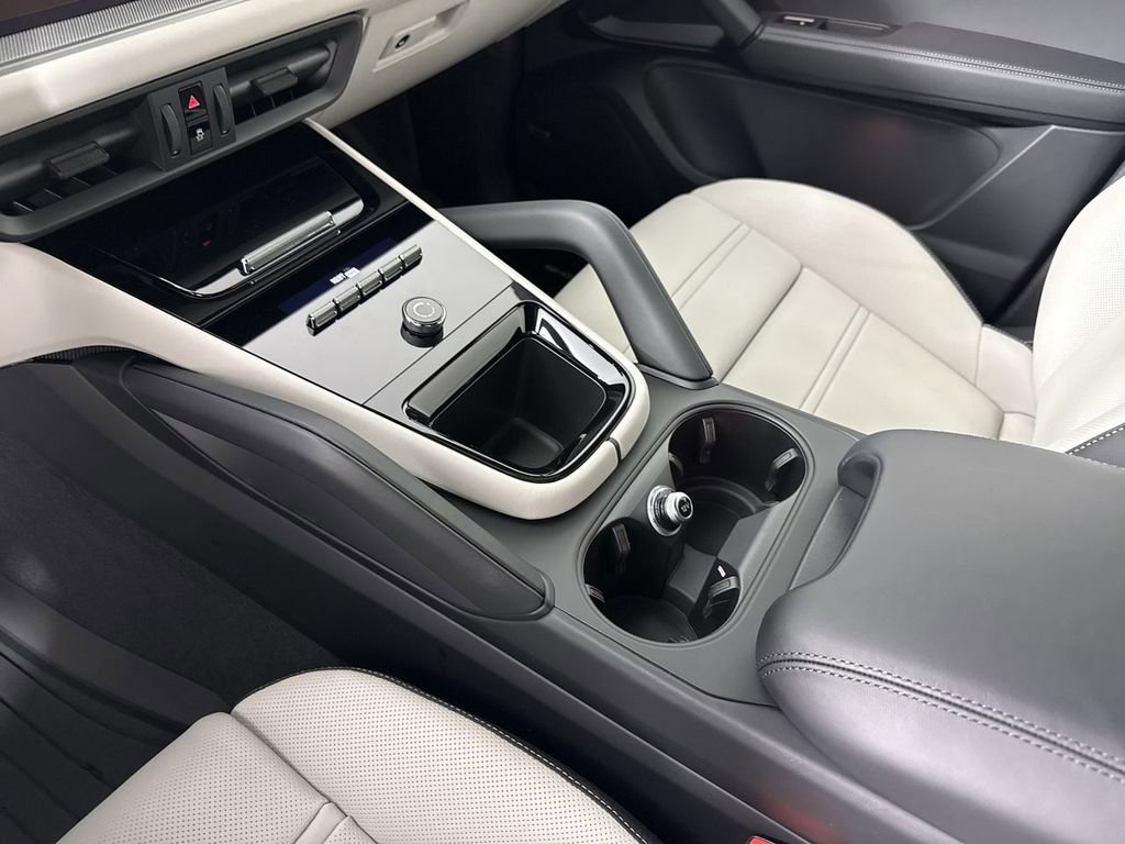 New 2026 Porsche Cayenne image 30