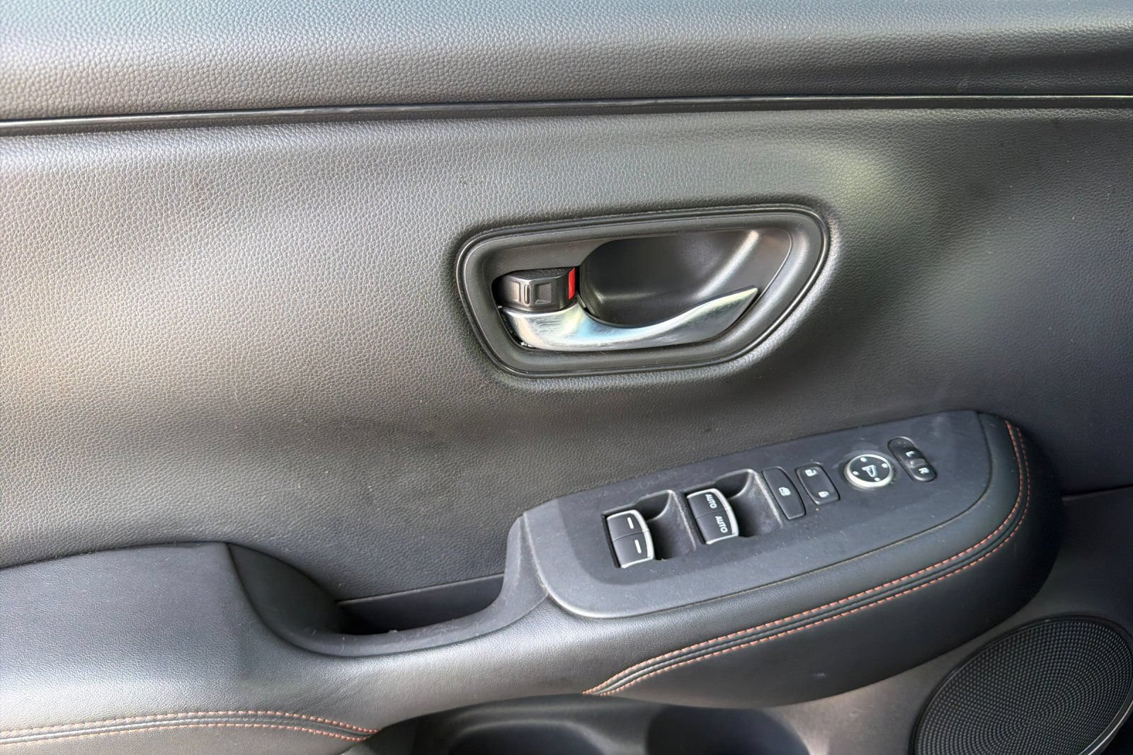 Certified 2025 Honda HR-V Sport image 11