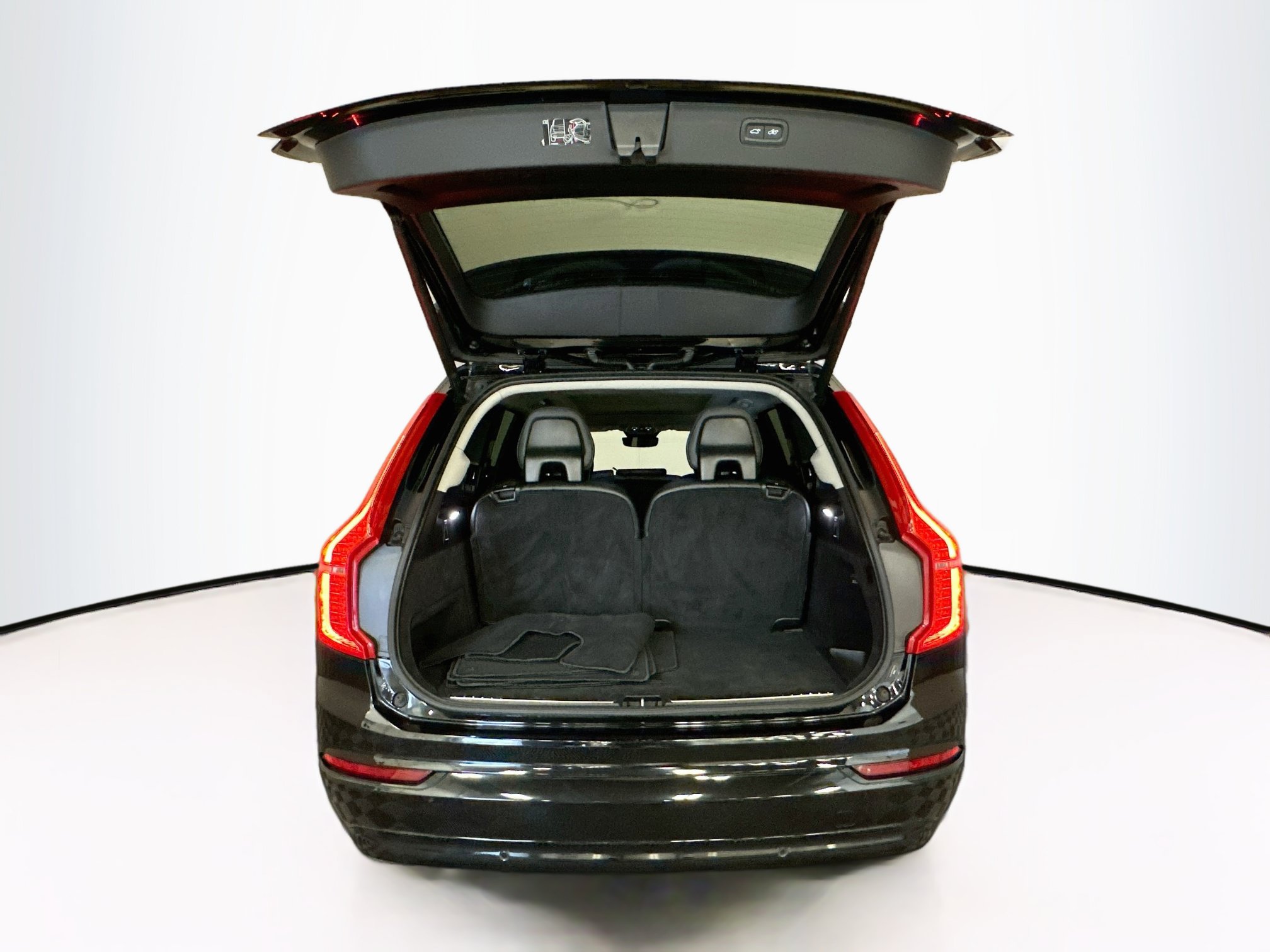 Used 2023 Volvo XC90 B5 Core AWD/4WD image 32