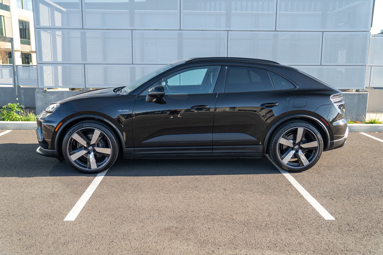 New 2026 Porsche Macan 4 Electric AWD/4WD video 2