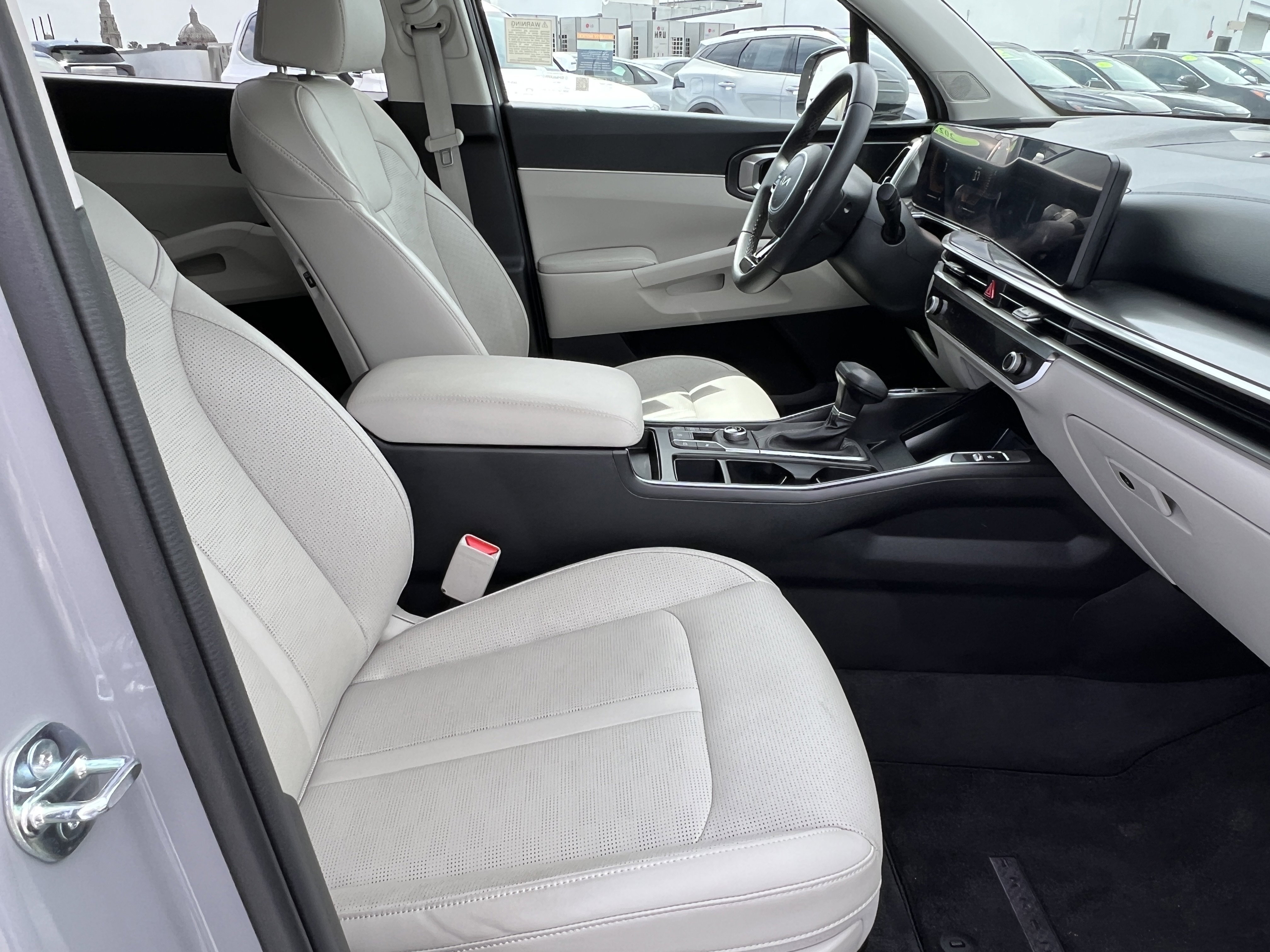 Certified 2025 Kia Sorento S image 17