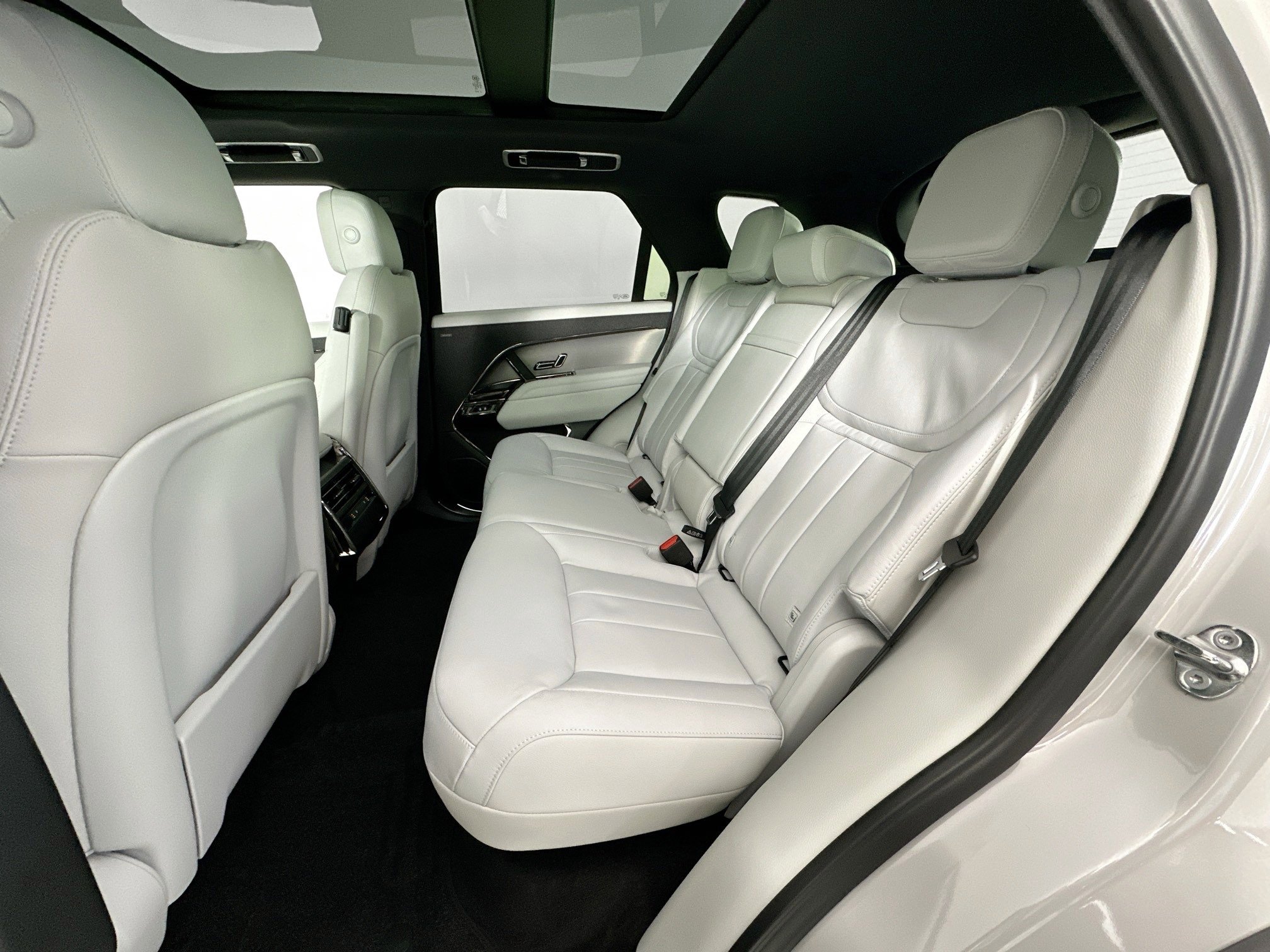 Used 2025 Land Rover Range Rover Sport image 22