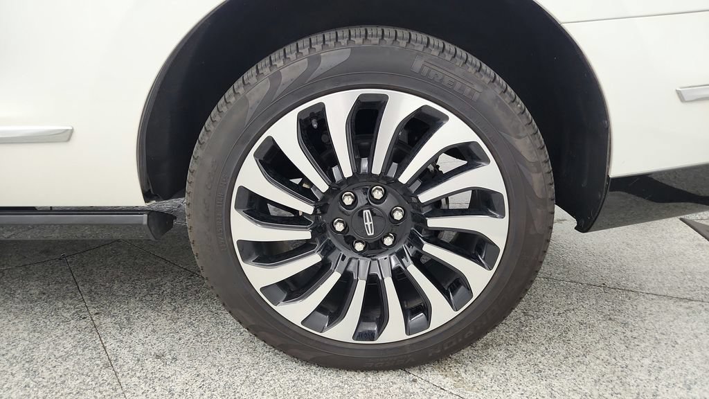 Used 2024 Lincoln Navigator Black Label AWD/4WD image 16