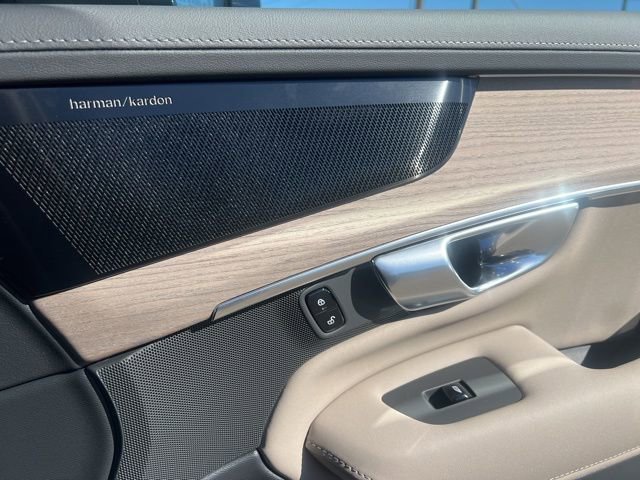 New 2026 Volvo XC90 B6 Plus w/ Protection Package Premier image 30