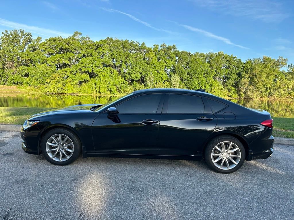 Used 2023 Acura TLX image 2