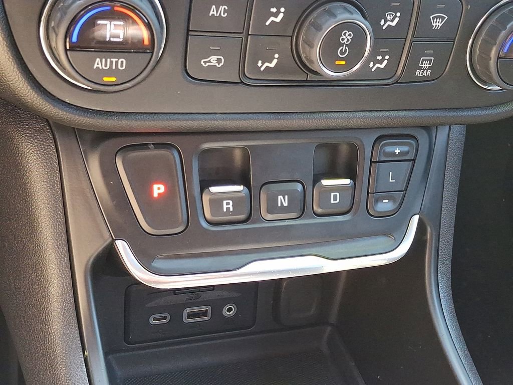 Used 2019 GMC Terrain SLE w/ Driver Convenience Package image 4