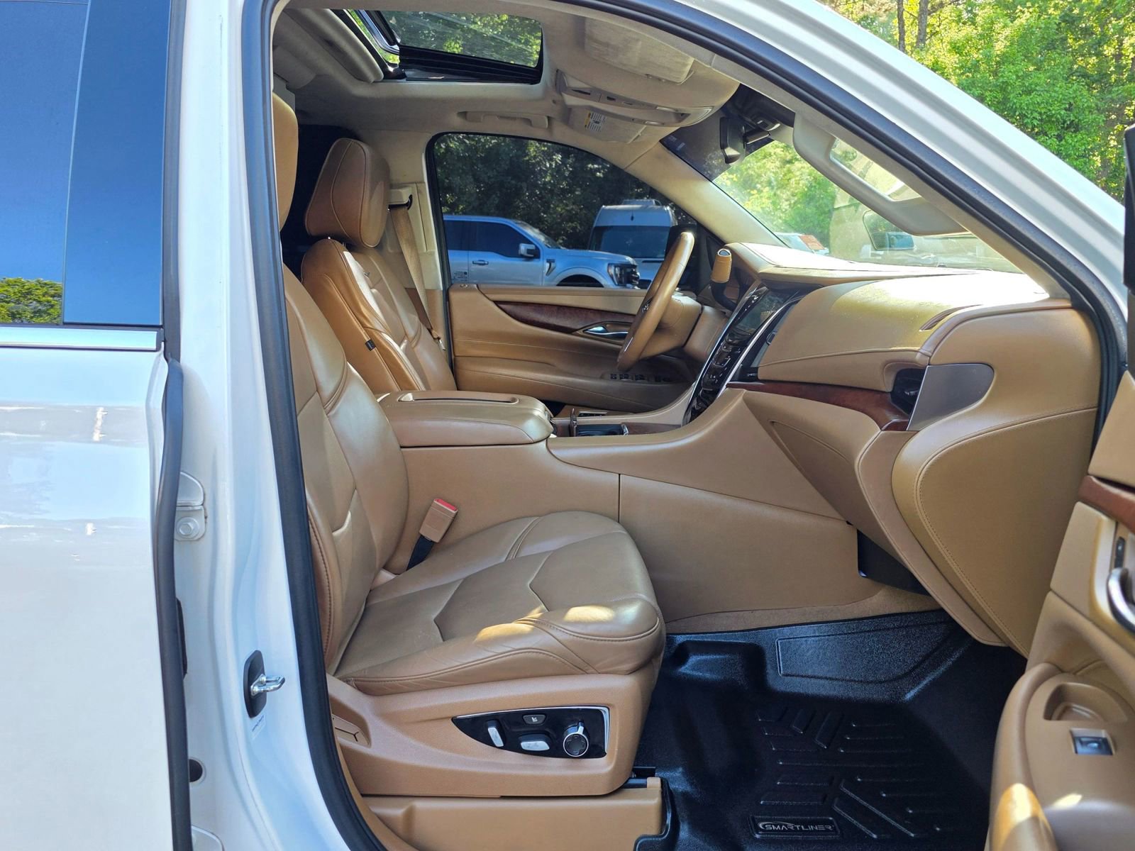 Used 2016 Cadillac Escalade ESV Platinum RWD image 35