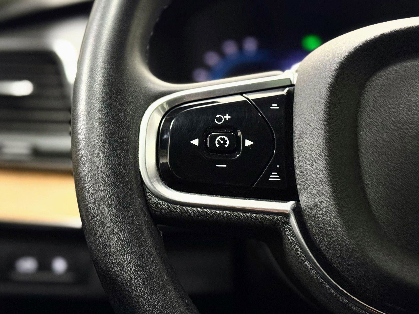 Used 2023 Volvo XC90 T8 Core w/ Climate Package image 18