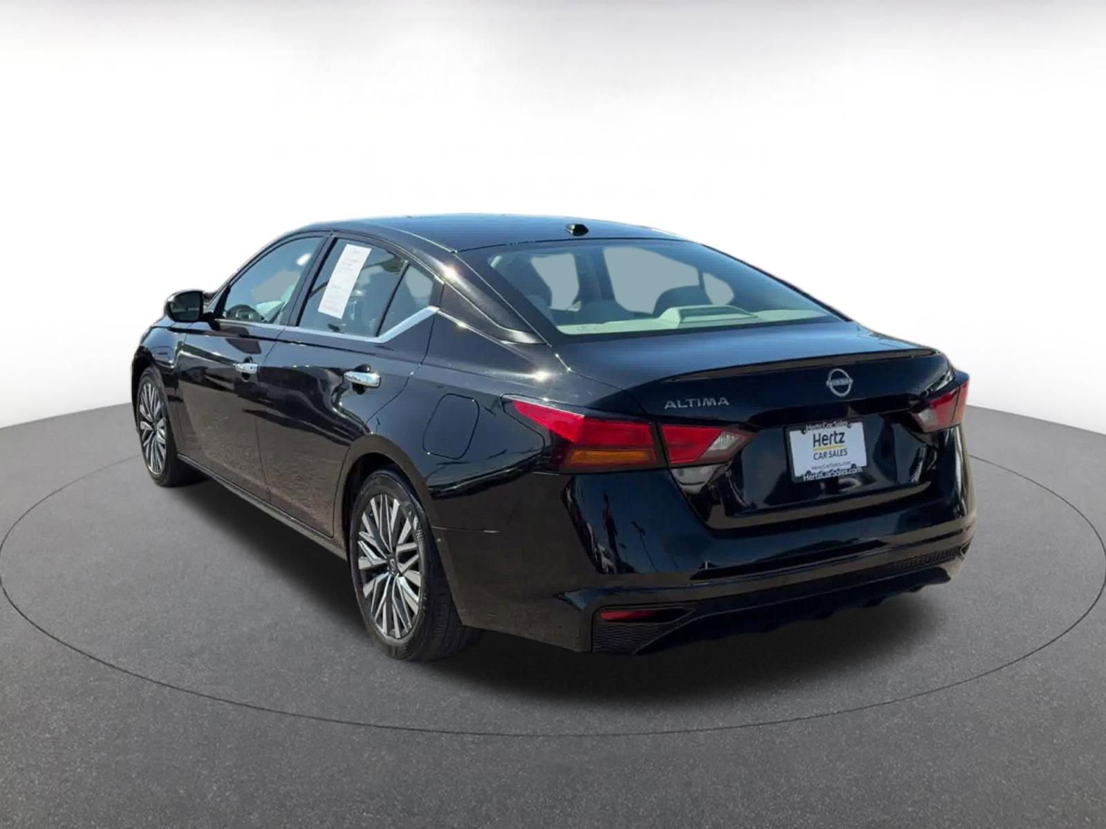 Used 2025 Nissan Altima 2.5 SV image 11