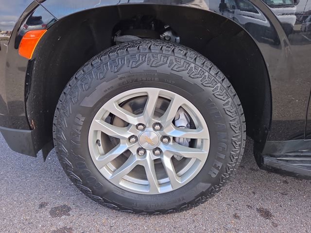 Used 2023 Chevrolet Suburban LT RWD image 9