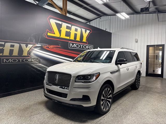 Used 2023 Lincoln Navigator Reserve image 1
