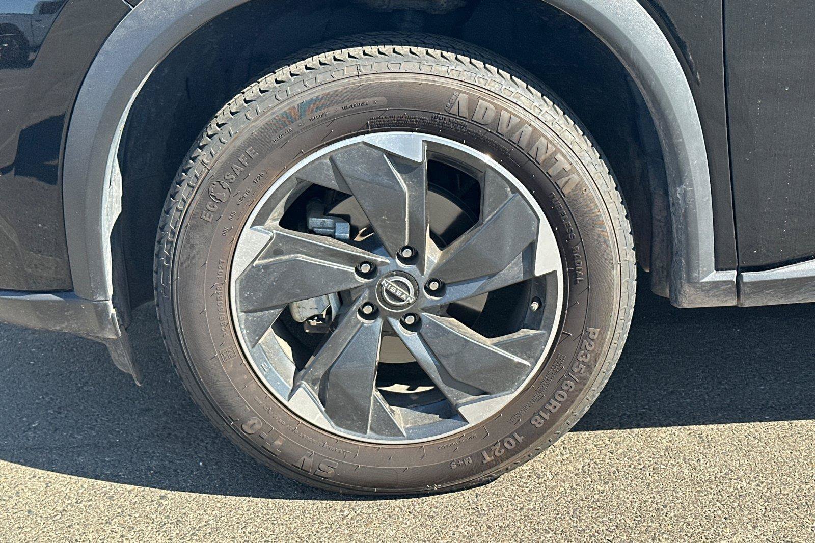 Certified 2025 Nissan Rogue SV AWD/4WD image 3