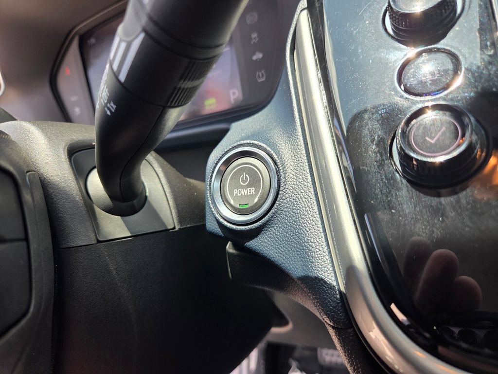 Used 2023 Chevrolet Bolt EUV Premier w/ Super Cruise Package FWD image 28