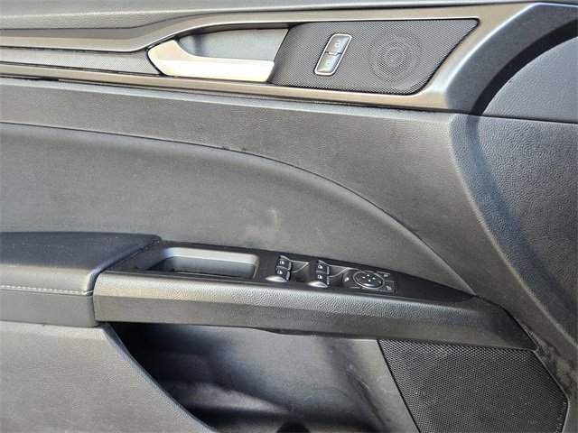 Used 2018 Ford Fusion SE w/ Equipment Group 201A image 24