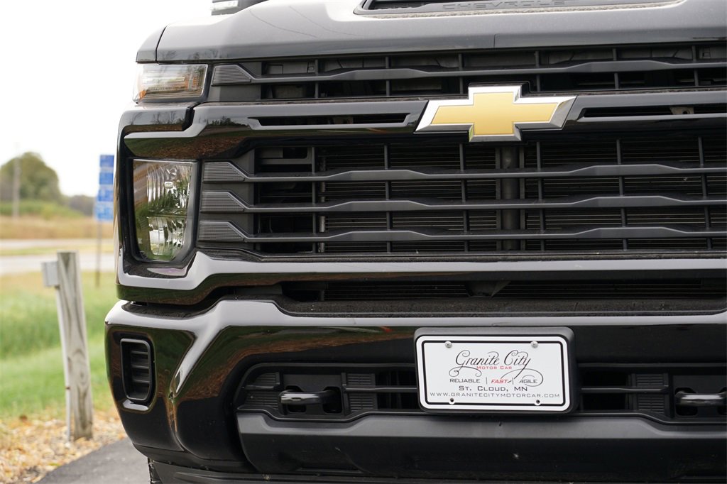 Used 2024 Chevrolet Silverado 2500 Custom w/ Custom Value Package image 9