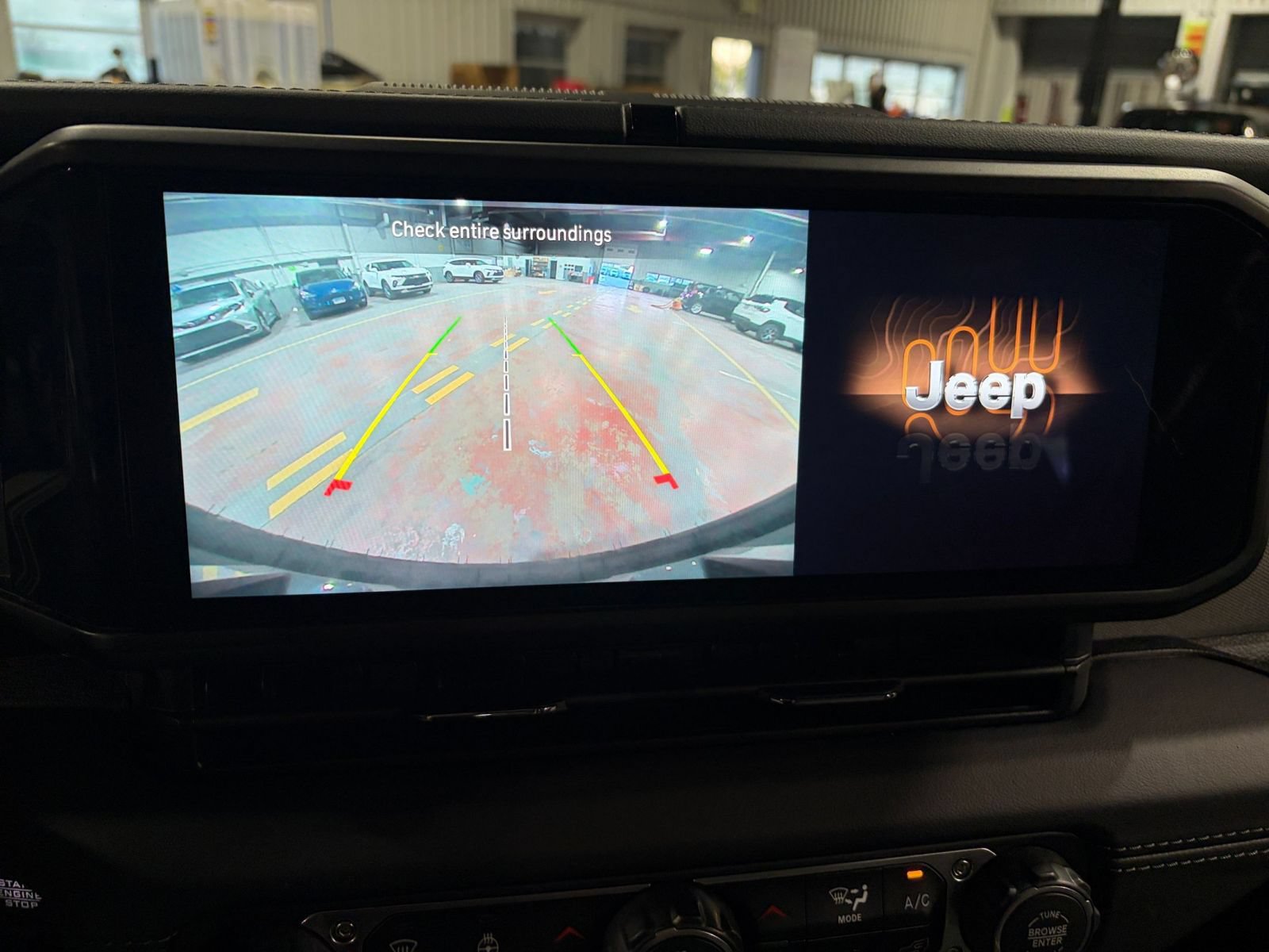 Used 2025 Jeep Wrangler Unlimited Sahara AWD/4WD image 21
