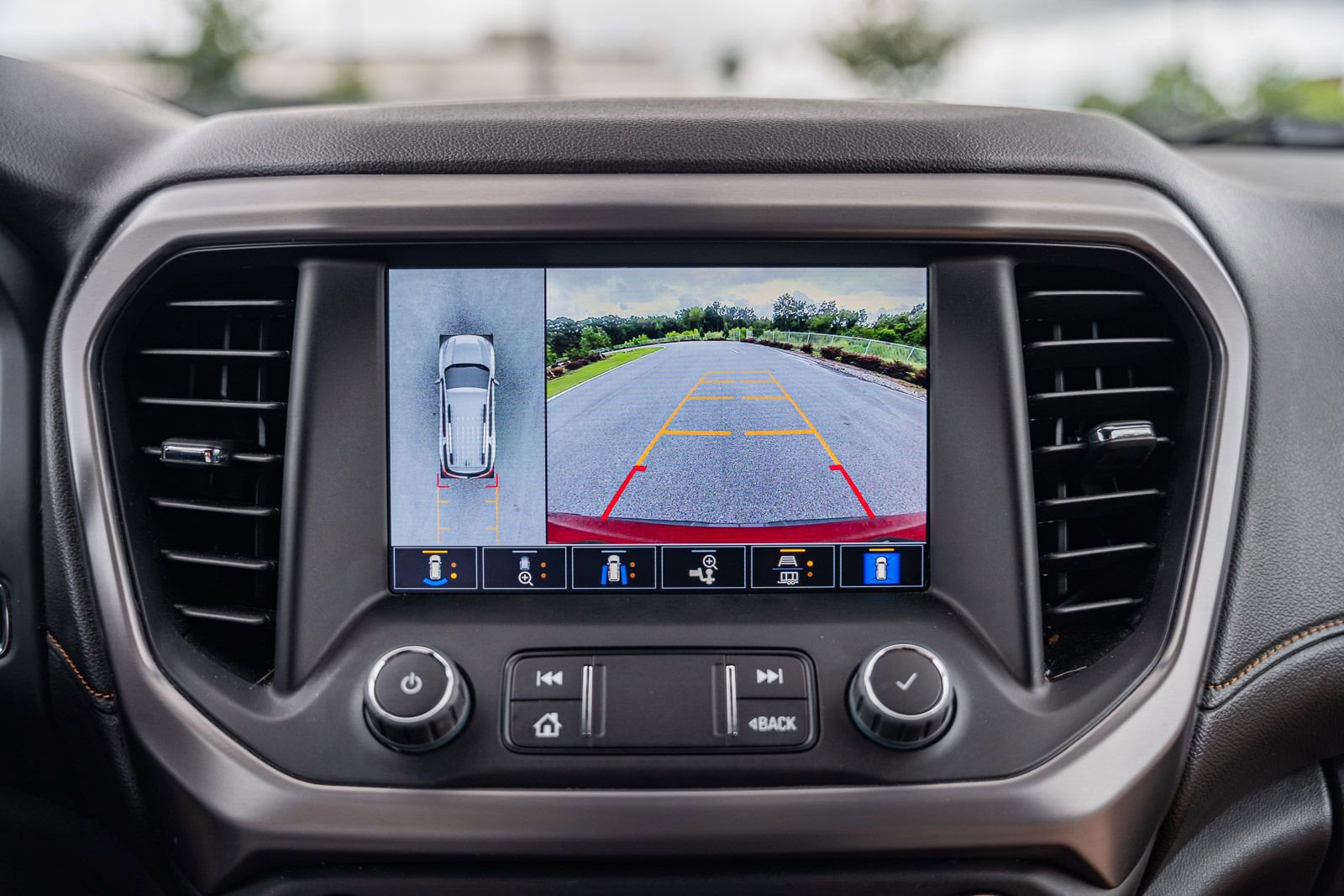 Used 2023 GMC Acadia AT4 w/ Technology Package image 31