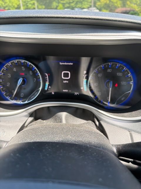 Used 2020 Chrysler Pacifica Touring-L Plus FWD image 7