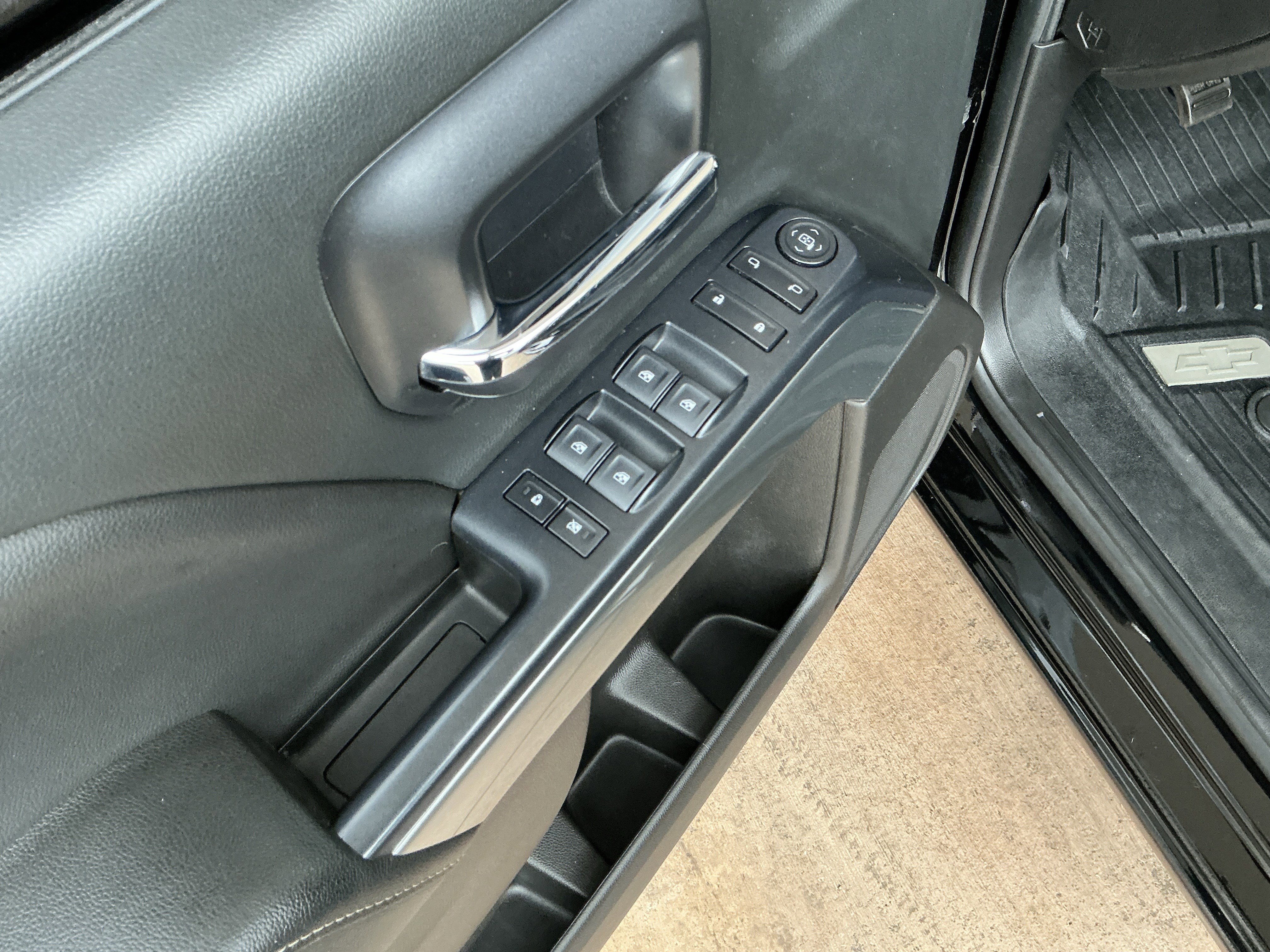 Used 2018 Chevrolet Silverado 1500 LT w/ All Star Edition image 15