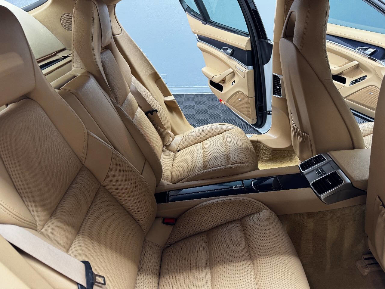 Used 2015 Porsche Panamera 4 image 48