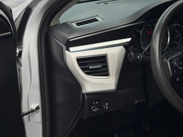 Used 2014 Toyota Corolla LE FWD image 17