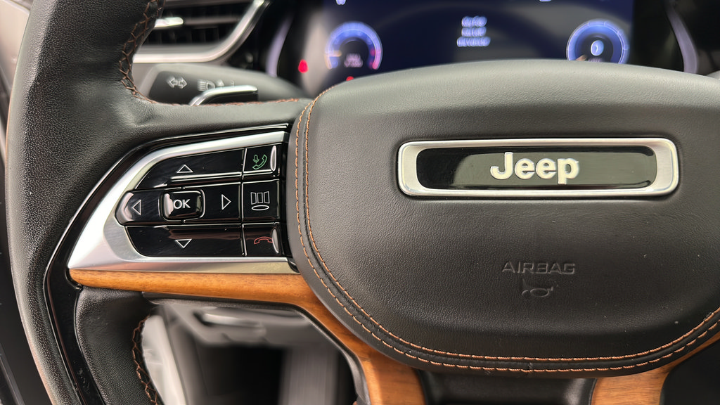 Used 2023 Jeep Grand Cherokee L Summit AWD/4WD image 21