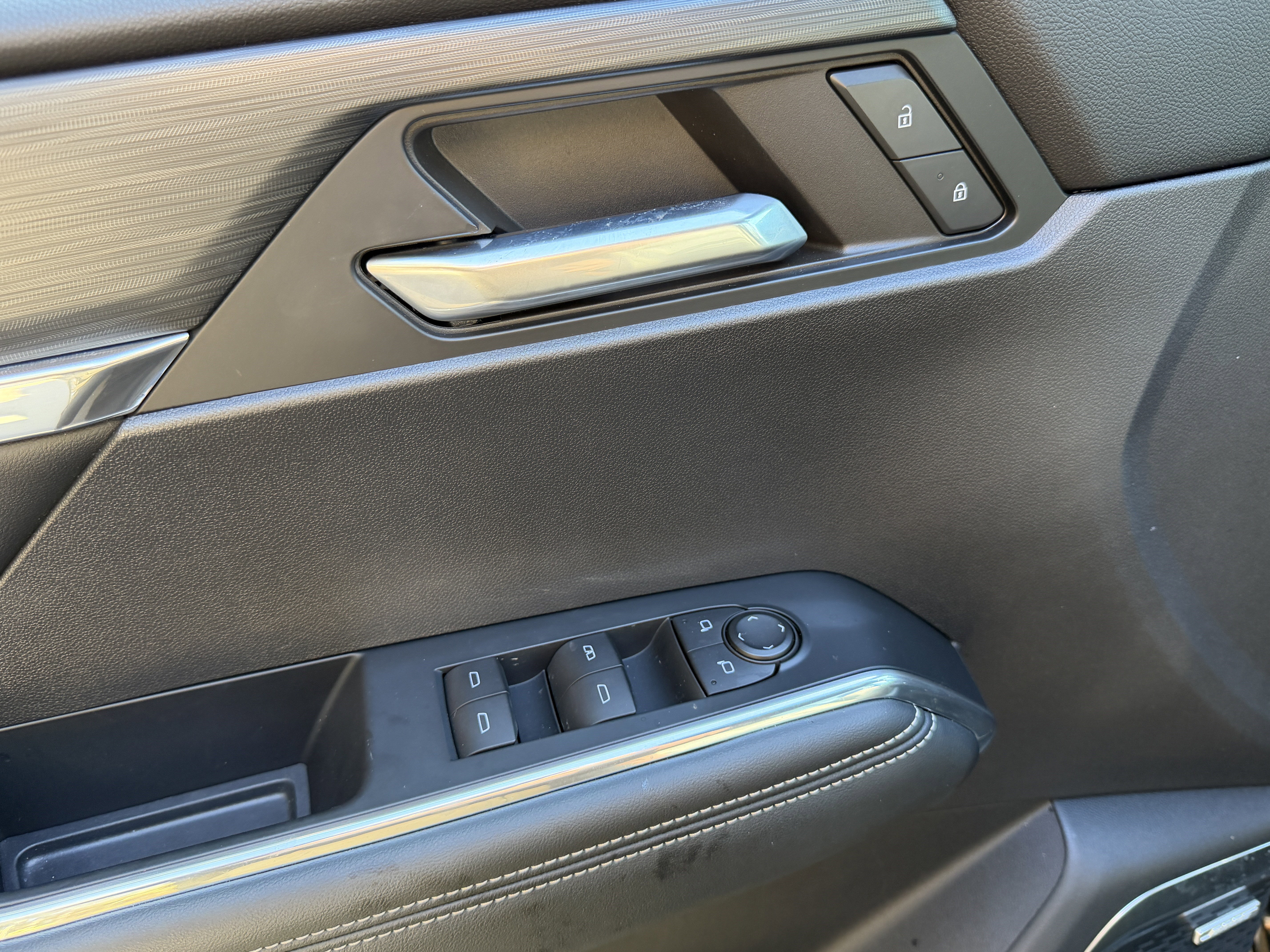 Used 2024 GMC Acadia Elevation w/ Luxury Package image 12