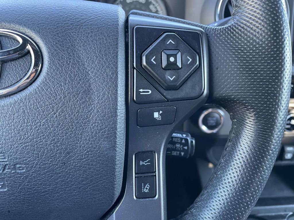 Used 2018 Toyota Tacoma TRD Sport image 30