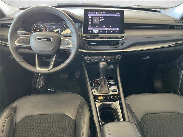 Used 2025 Jeep Compass Trailhawk image 10