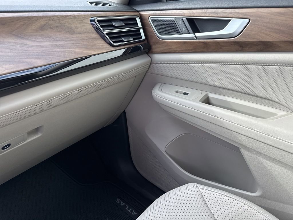 Certified 2024 Volkswagen Atlas SE image 29