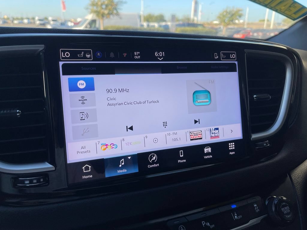 Used 2025 Chrysler Pacifica Select FWD image 20