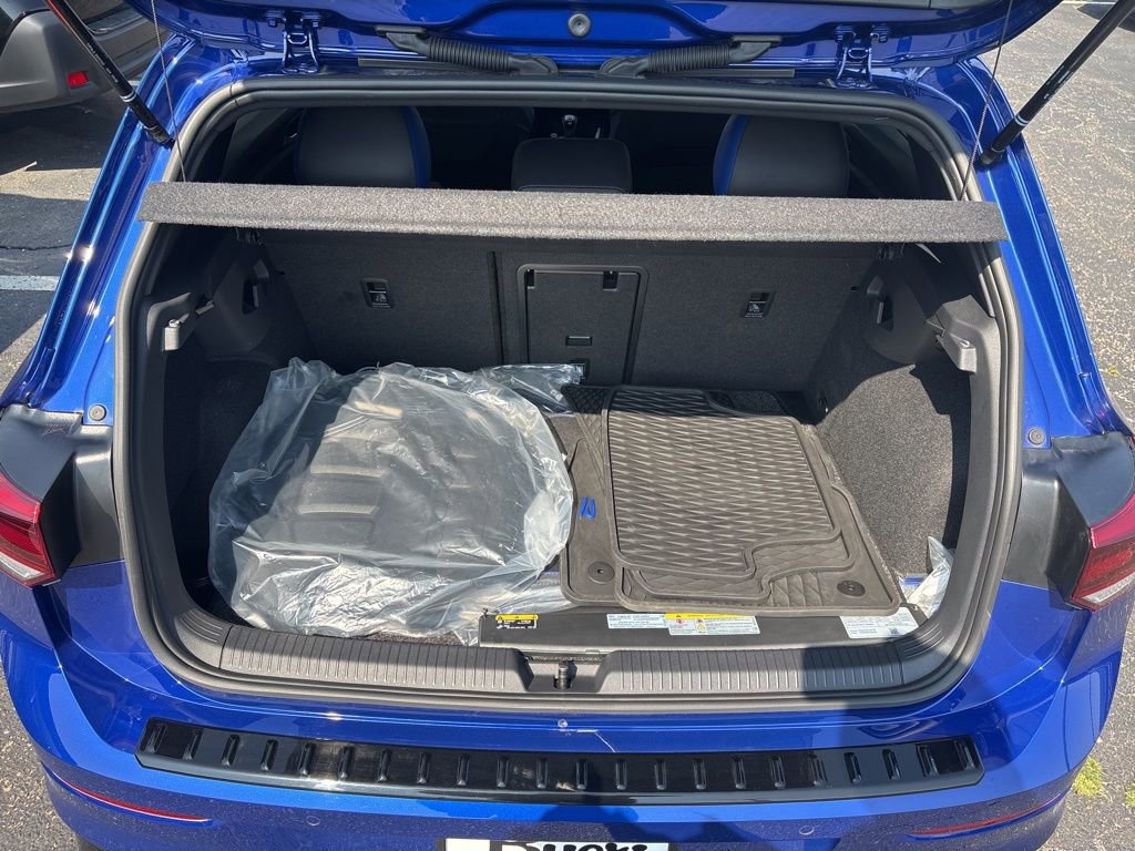 Used 2023 Volkswagen Golf 20th Anniversary Edition image 25