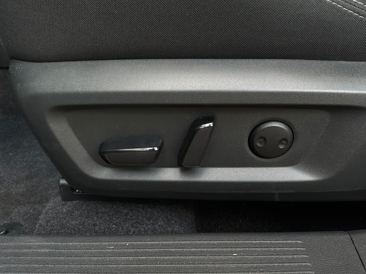 Used 2026 Nissan Rogue SV FWD image 11