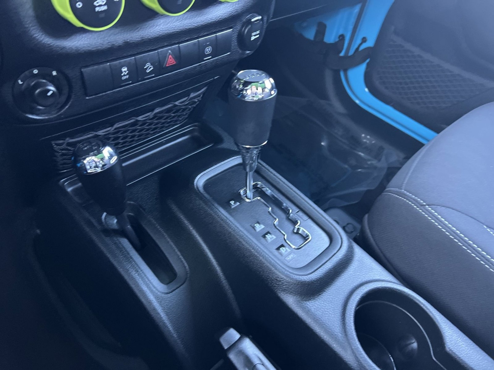 Used 2017 Jeep Wrangler Unlimited Sahara w/ Connectivity Group image 19