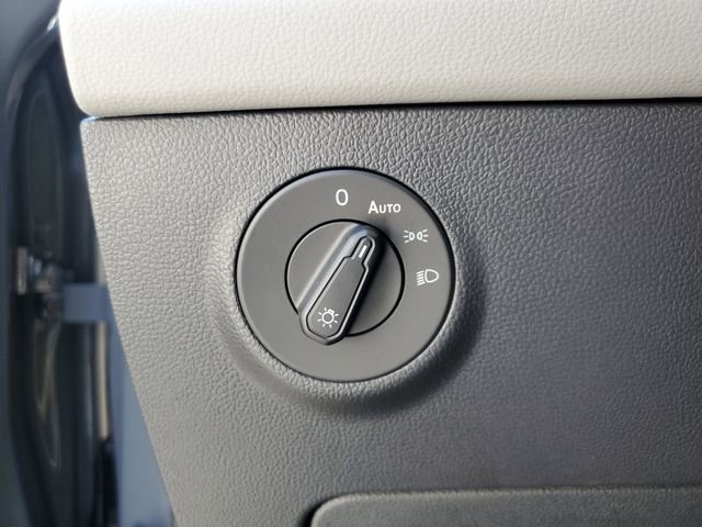 Used 2024 Volkswagen Taos SE image 28