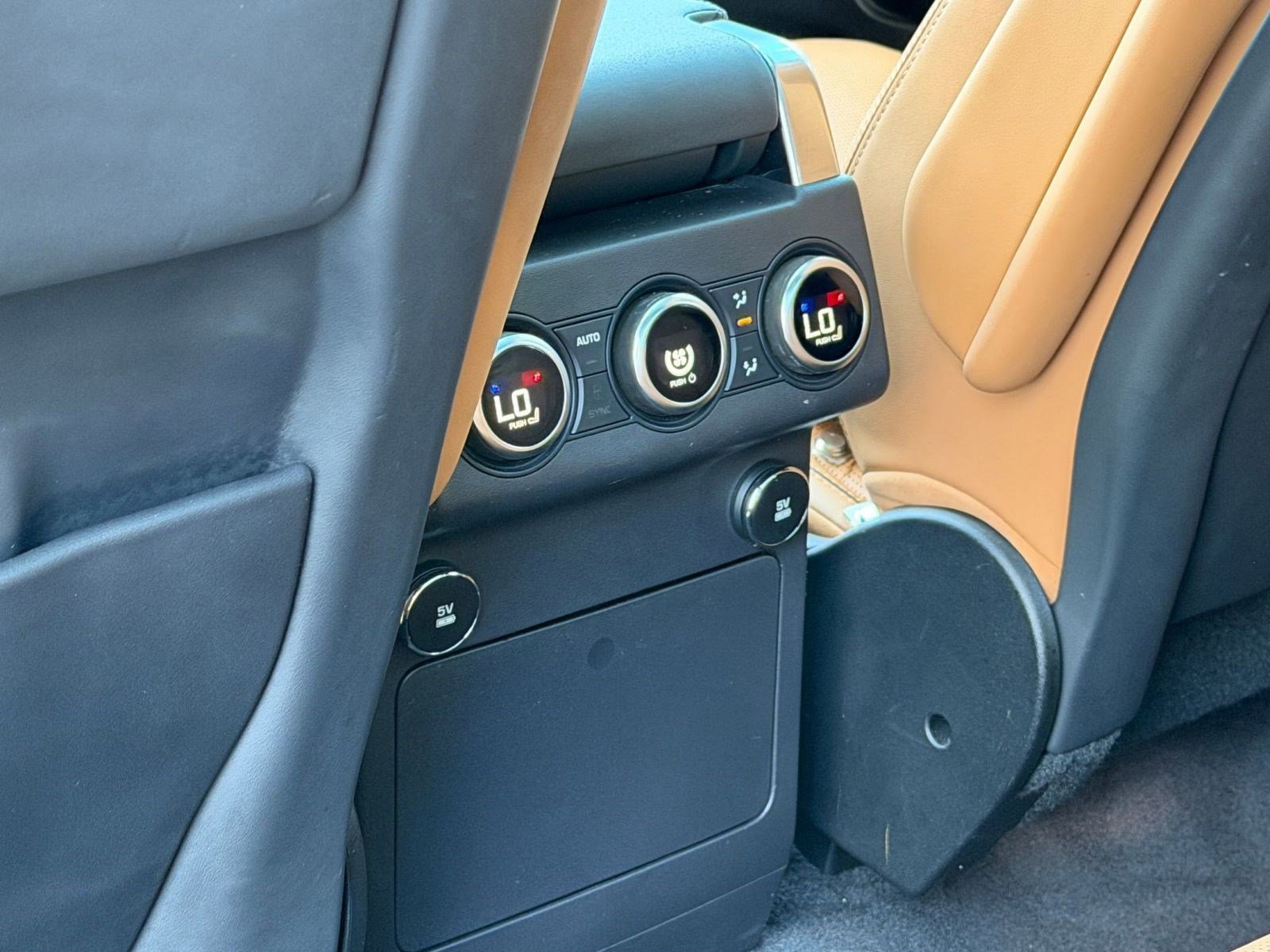 Used 2019 Land Rover Discovery HSE image 22