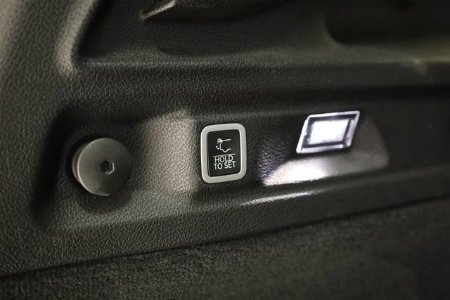 Used 2023 Jeep Grand Cherokee L Summit w/ Luxury Tech Group V AWD/4WD image 39